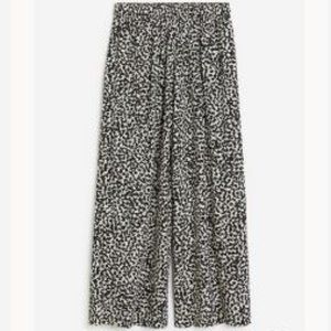 H&M Crop Pull-on Pants - Size S